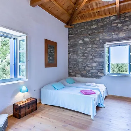Traditional Greek House With Direct Access To A Lovely Beach At 250 M Holiday home *