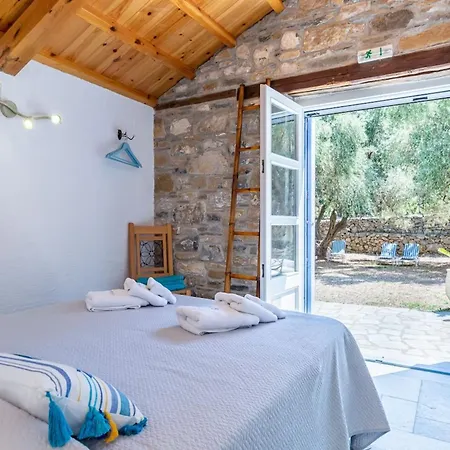 Traditional Greek House With Direct Access To A Lovely Beach At 250 M