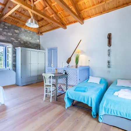 Traditional Greek House With Direct Access To A Lovely Beach At 250 M