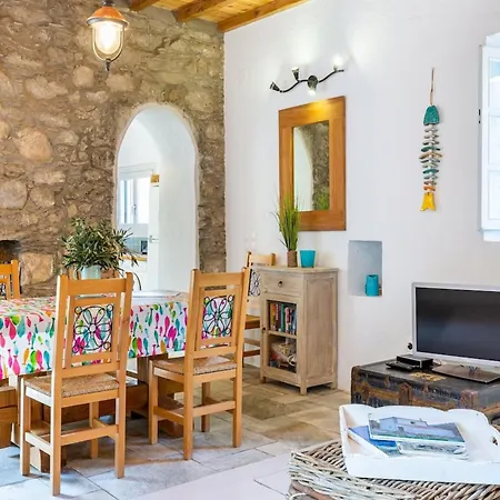 Traditional Greek House With Direct Access To A Lovely Beach At 250 M