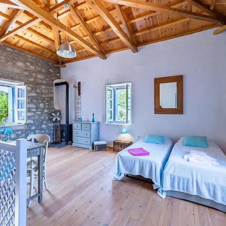 Traditional Greek House With Direct Access To A Lovely Beach At 250 M Holiday home *